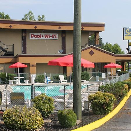 Scottish Inn ノックスビル エクステリア 写真